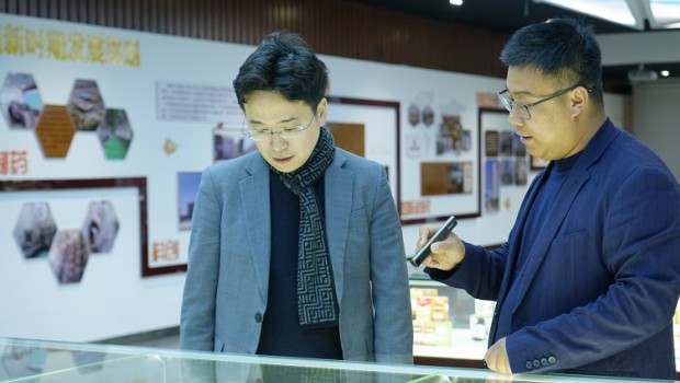 韩国韩中议员联盟事务局局长李国峰 一行莅临新永利官网考察调研