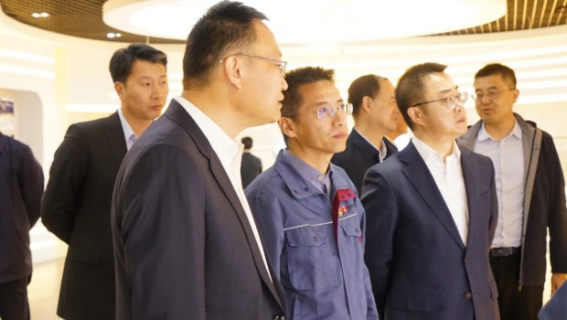 中国贸促会副会长李兴乾一行莅临新永利官网调研