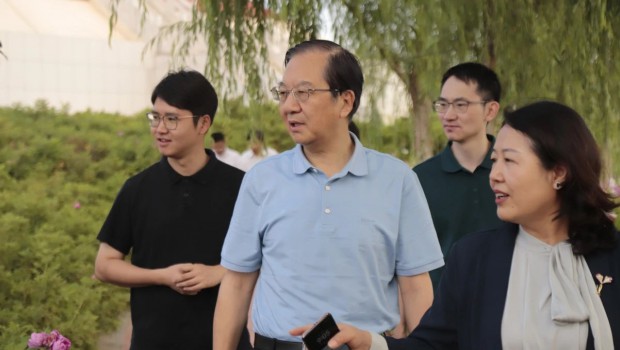 全国政协委员、著名中医药文化学者张其成教授调研佛慈制药时评价——佛慈人传承开拓创新开中药工业现代化先河